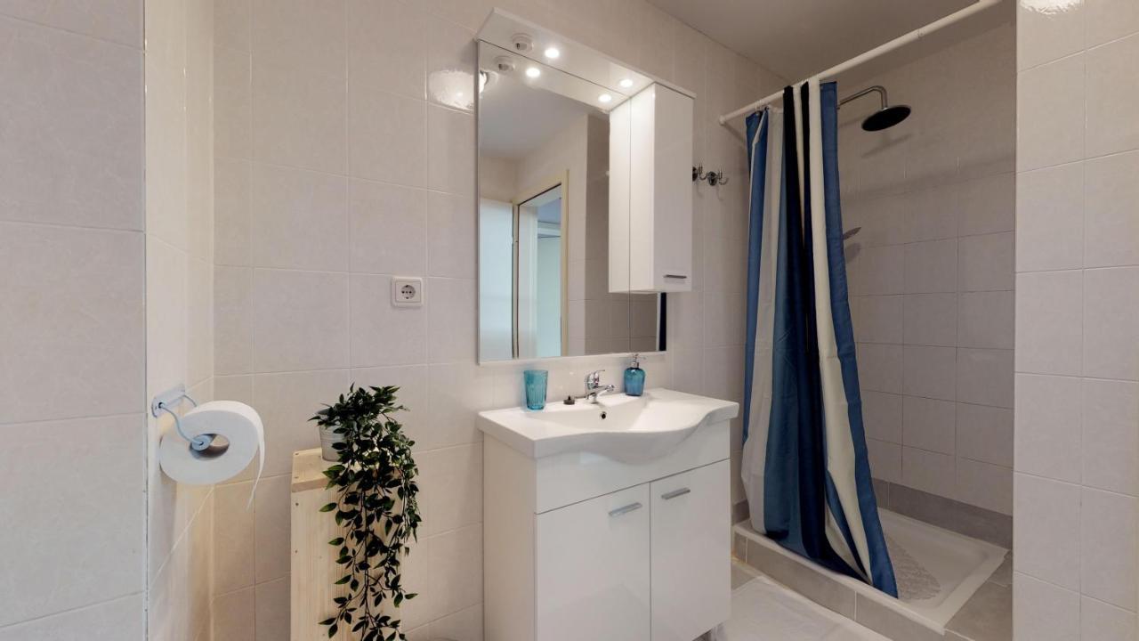 Lora Deluxe Superior 5 Star Apartment, Your Piece Of Heaven By The Sea & Park With Sea & Park View Новиград Екстериор снимка