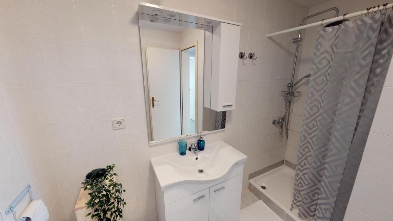 Lora Deluxe Superior 5 Star Apartment, Your Piece Of Heaven By The Sea & Park With Sea & Park View Новиград Екстериор снимка