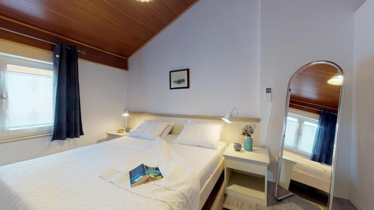Lora Deluxe Superior 5 Star Apartment, Your Piece Of Heaven By The Sea & Park With Sea & Park View Новиград Екстериор снимка
