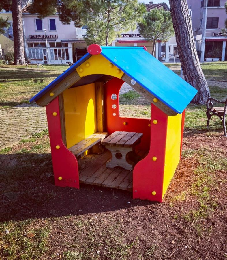 Lora Deluxe Superior 5 Star Apartment, Your Piece Of Heaven By The Sea & Park With Sea & Park View Новиград Екстериор снимка